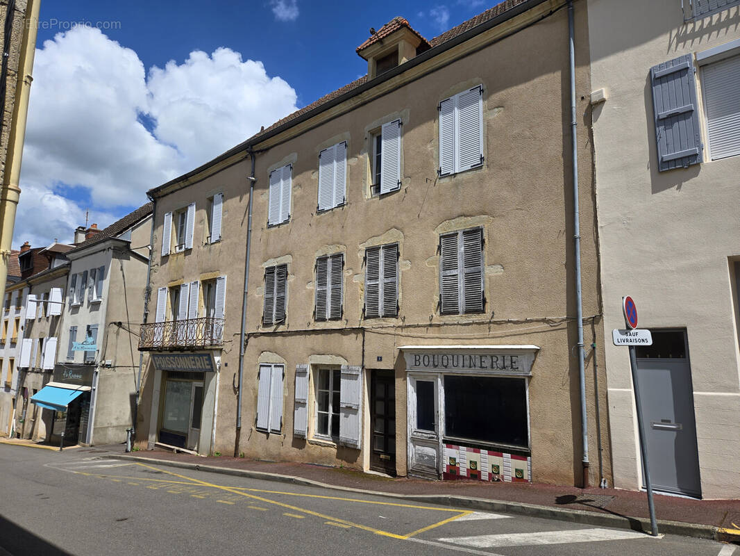 Appartement à LA CLAYETTE