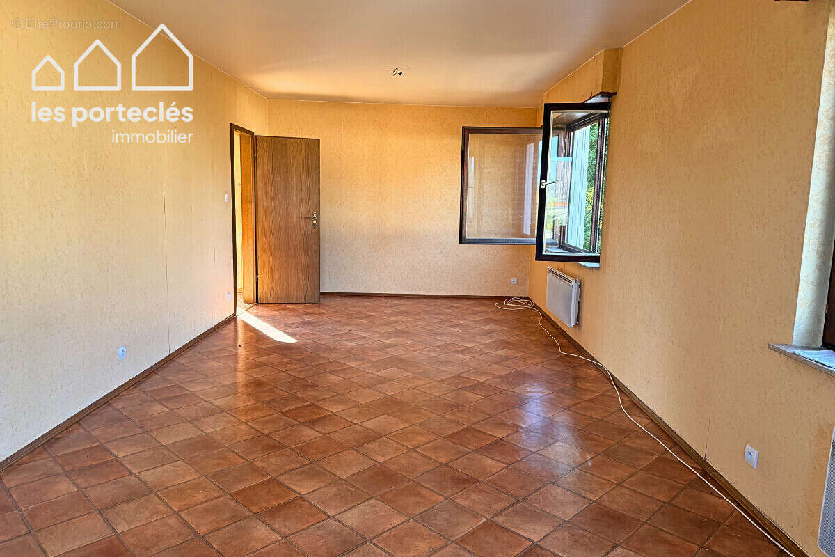 Maison type bungalow 95 m² sur 8 ares - photo 2