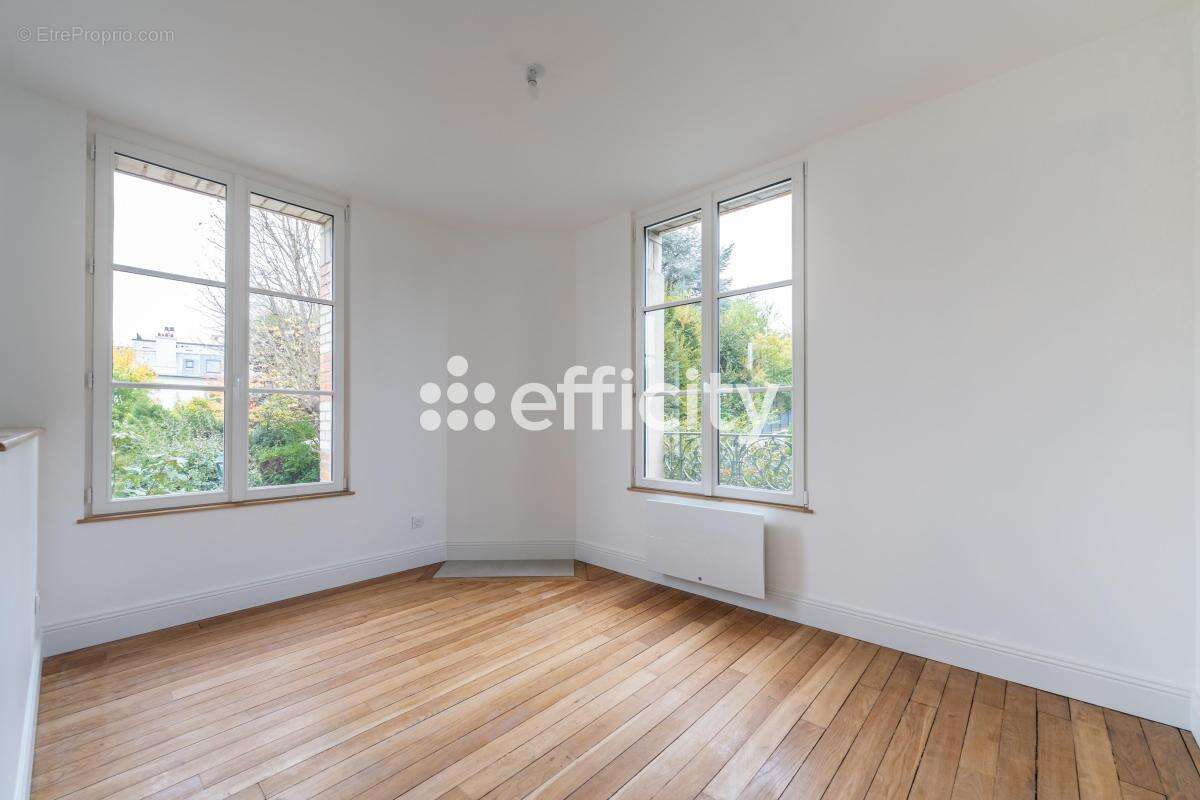 Appartement à VILLE-D'AVRAY