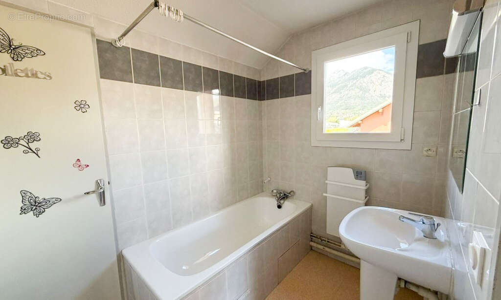 Maison 97 m² à Briancon  - photo 8