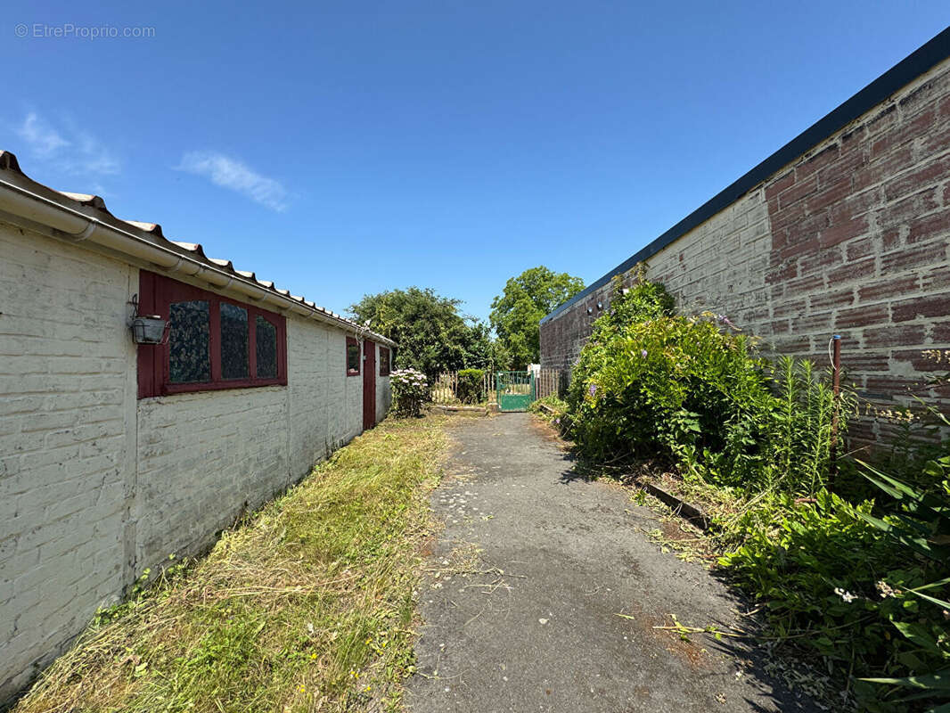 Maison Lozinghem 3 chambres à rafraîchir avec jardin + accès arrière avec garage et  6 places de parkings - photo 10