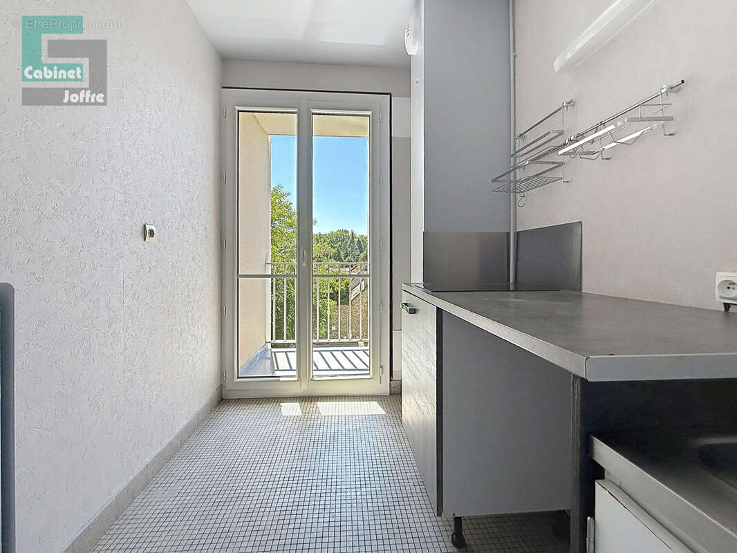 appartement T1 de 27,93 m2 - Parking / Cave / Ascenceur - photo 7