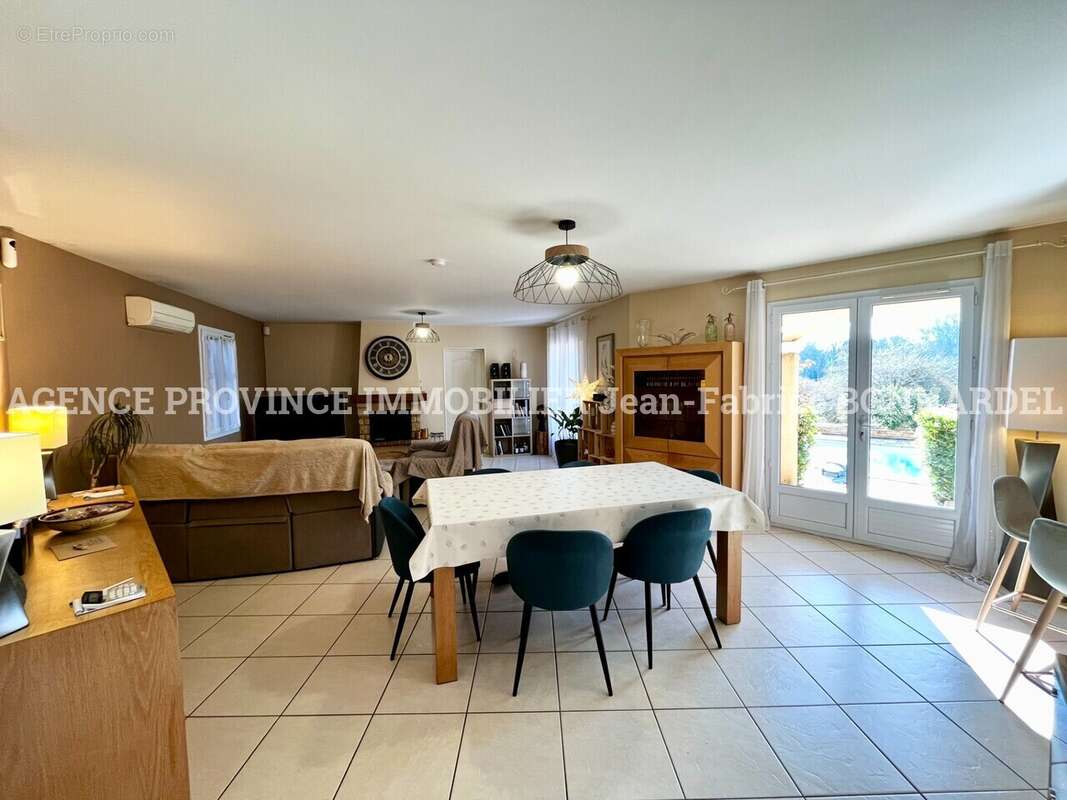 Maison à SUZE-LA-ROUSSE