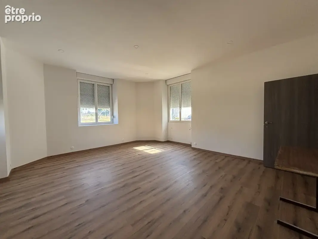 Côte d'Or : Bâtisse bourguignonne de 450m2 dont 260 m2 rénové (plain pied) , annexes, garages sur  4000m2 - photo 32