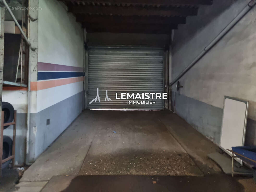 Ensemble immobilier commercial - ST-ROMAIN DE COLBOSC - 750 m² + appartement F4 - photo 8