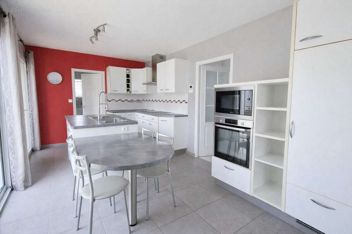 Maison 140 m² à Talmont-Saint-Hilaire  - photo 6
