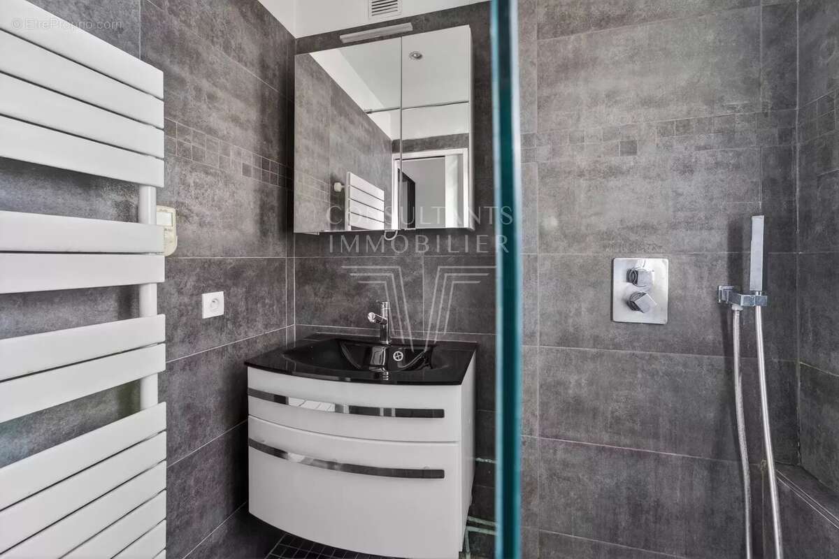Appartement à LEVALLOIS-PERRET