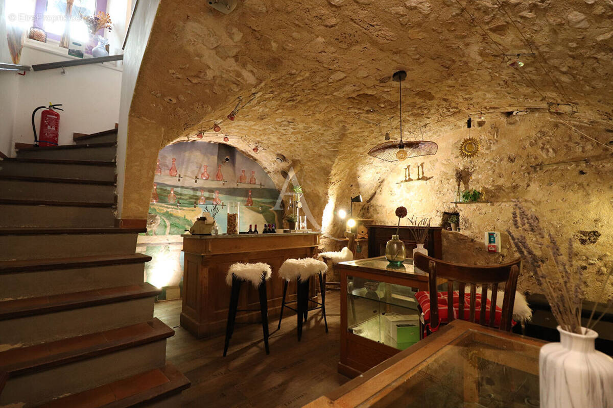 Commerce à MOUSTIERS-SAINTE-MARIE