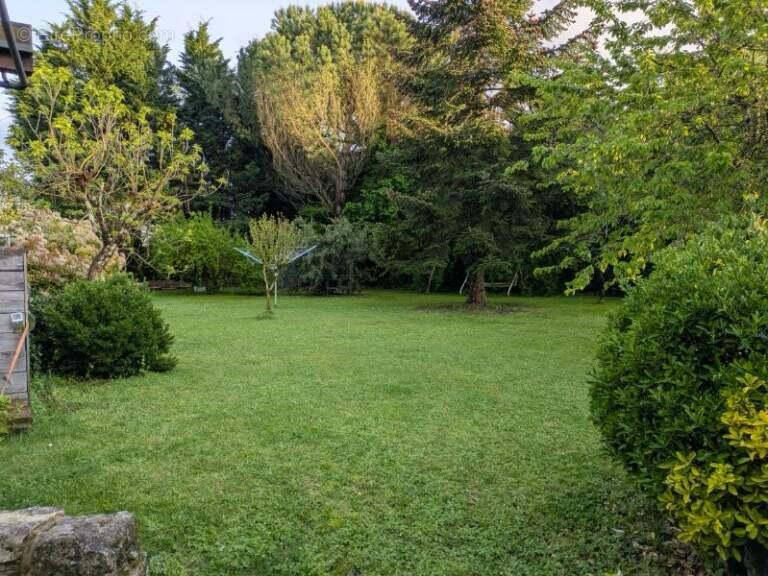 8 - Maison à RIVIERES