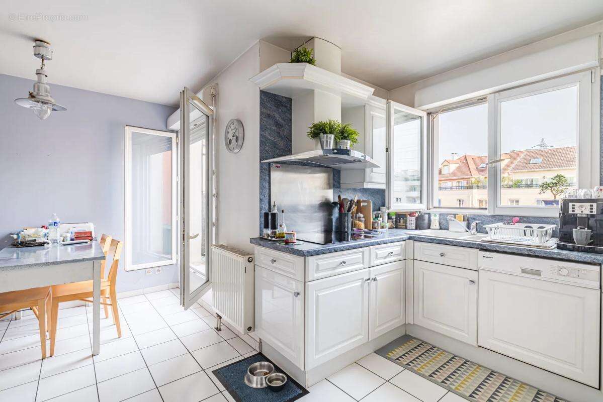 Appartement à VILLENEUVE-LA-GARENNE