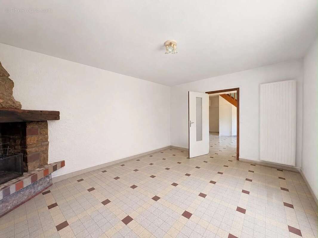 Maison familiale avec logement indépendant et dépendances - photo 3