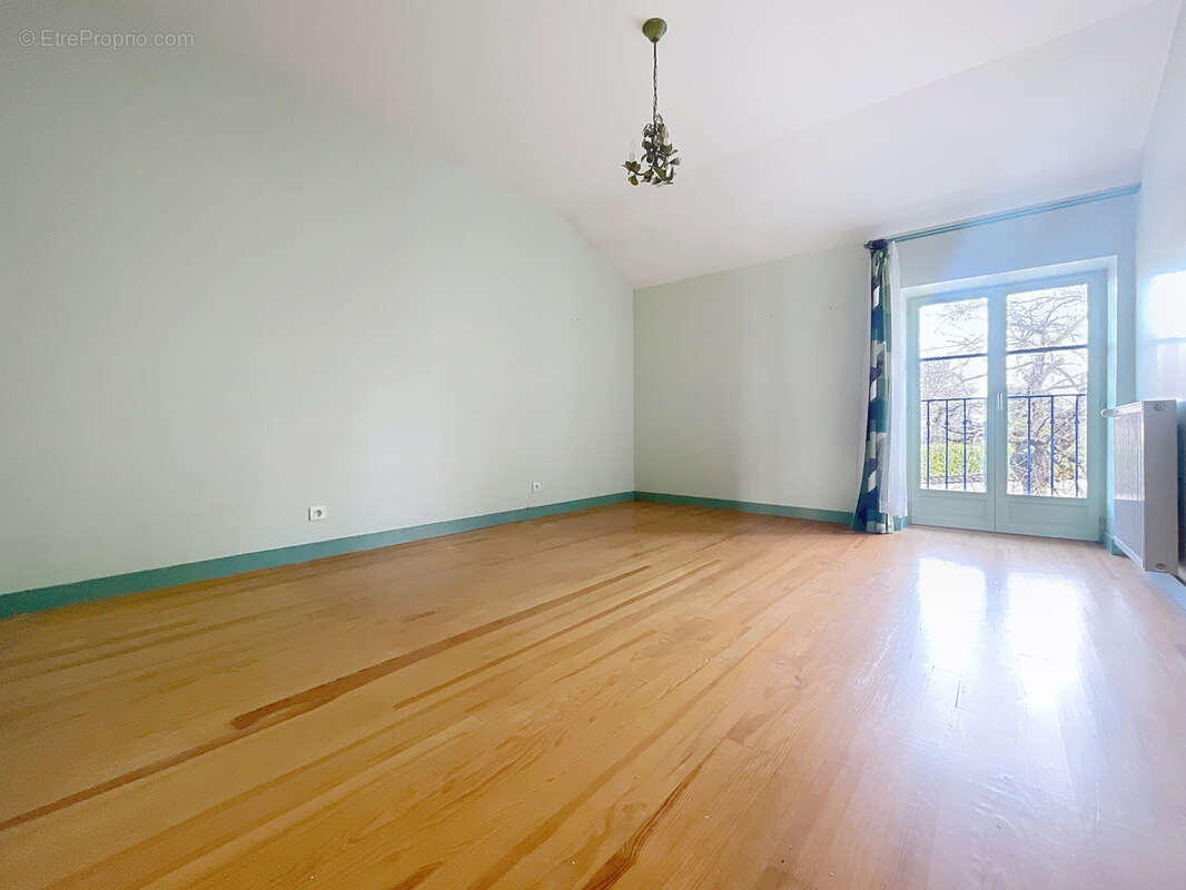 Maison à SAINT-GENIS-LAVAL