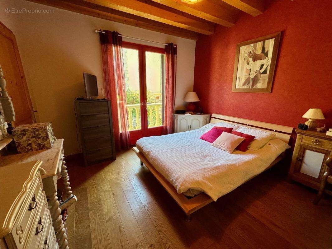 Maison à ENTRAYGUES-SUR-TRUYERE