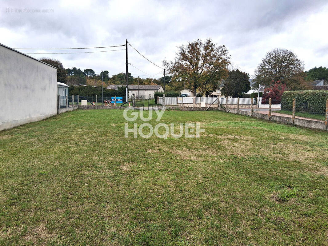 Terrain à CONTINVOIR