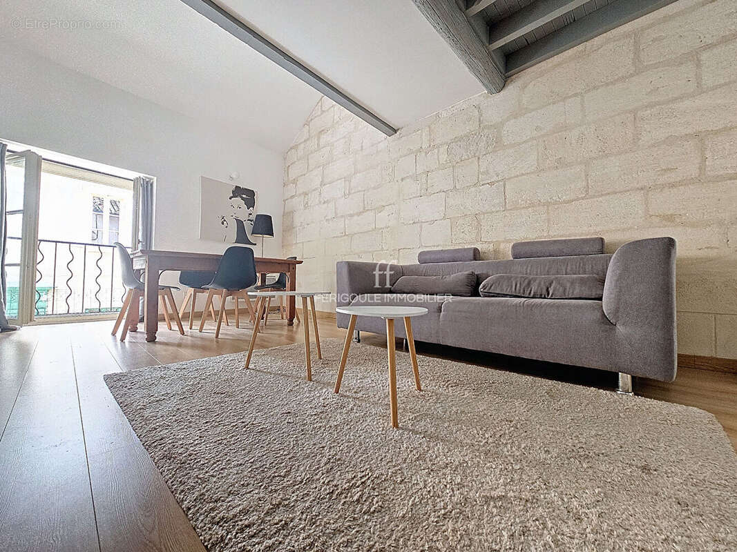 Appartement à VILLENEUVE-LES-AVIGNON