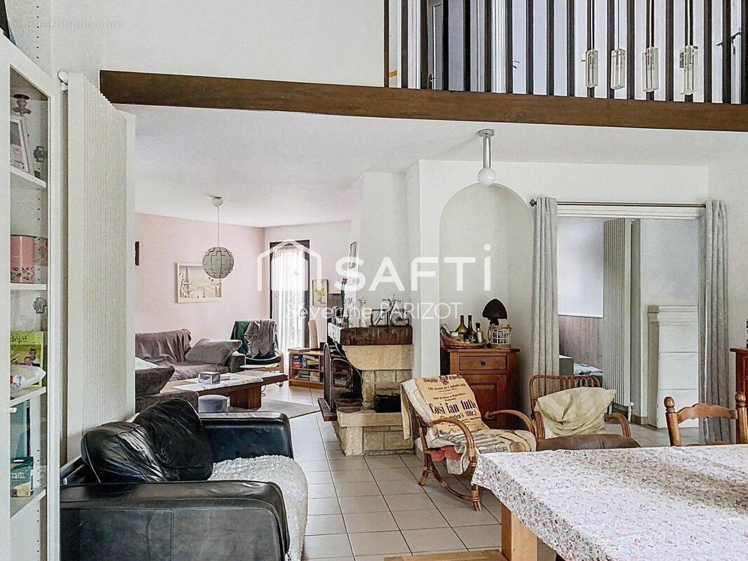 Photo 1 - Maison à CHAMPS-SUR-MARNE