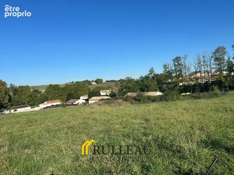 BOURG: Terrain à bâtir de 699m2, proche des commodités - photo 3