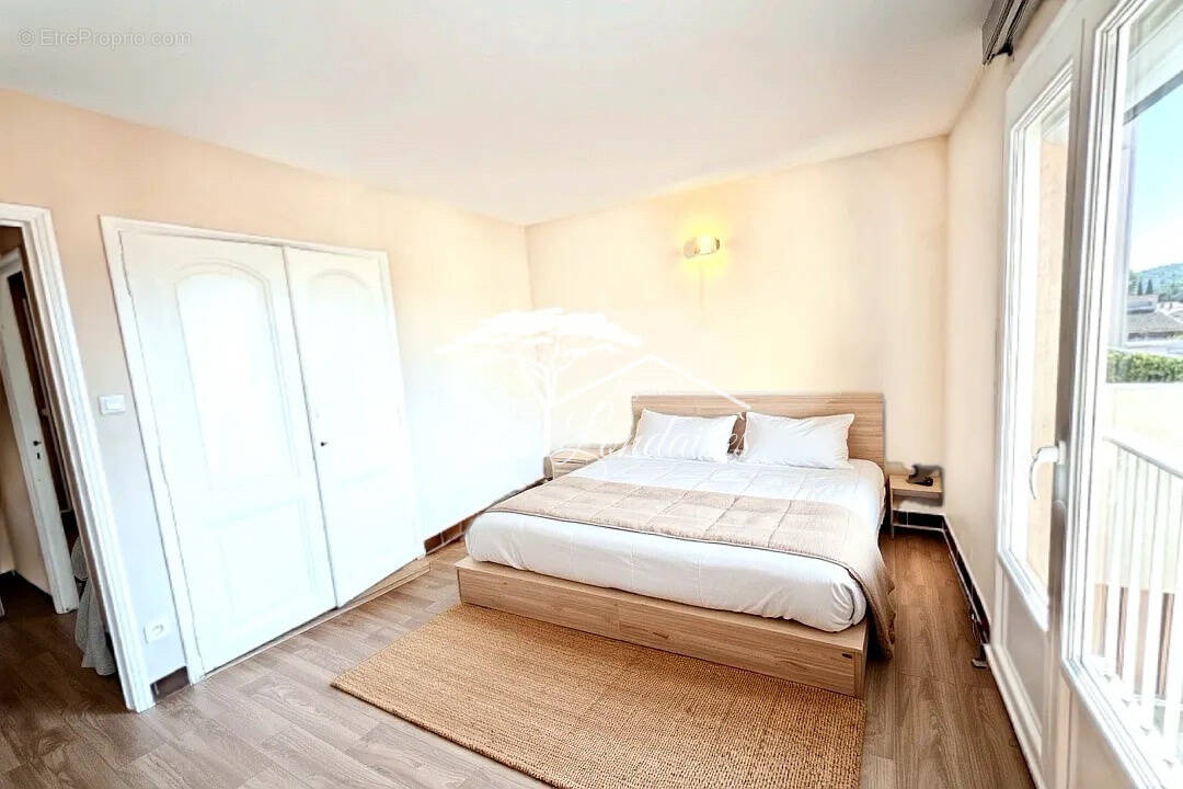 Appartement à LA LONDE-LES-MAURES
