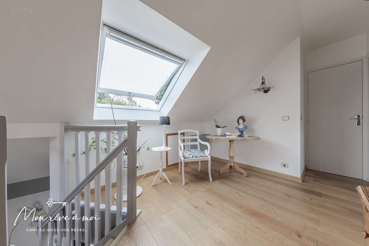 Maison lumineuse, au calme et en parfait état de 173m2, avec jardin, terrasses et parkings - photo 13