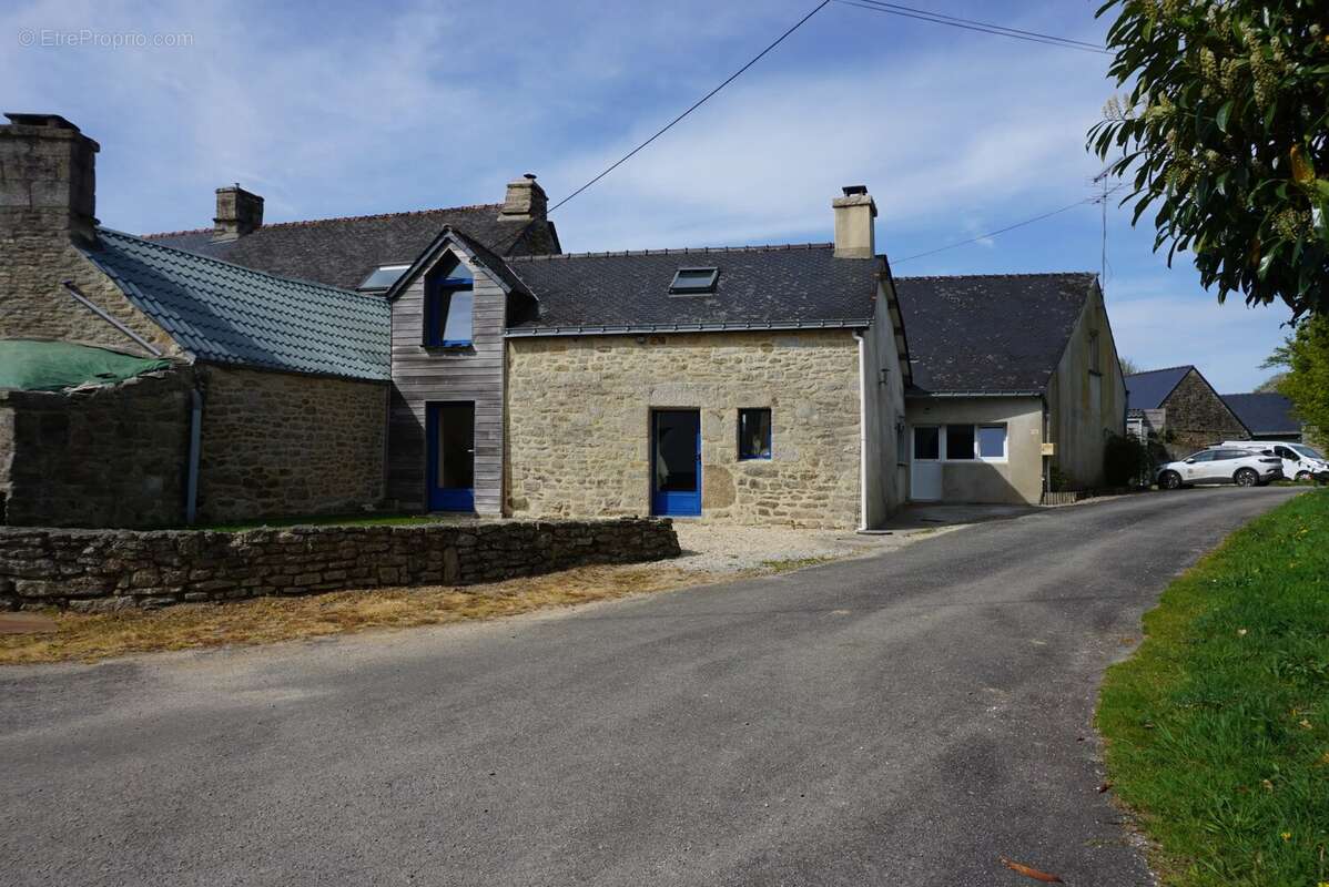 Maison à MALGUENAC
