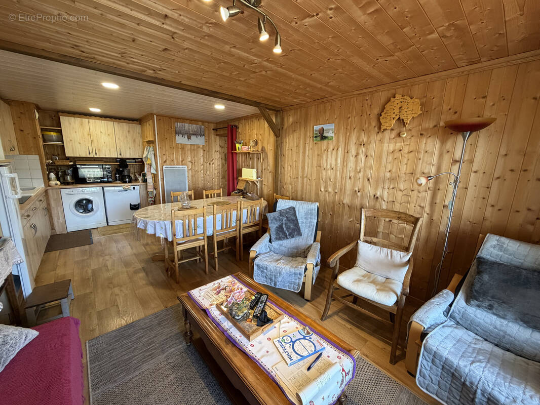 Appartement 3 pièces 80 m² · à Laveissiere · 80 m² · 177 500 €
