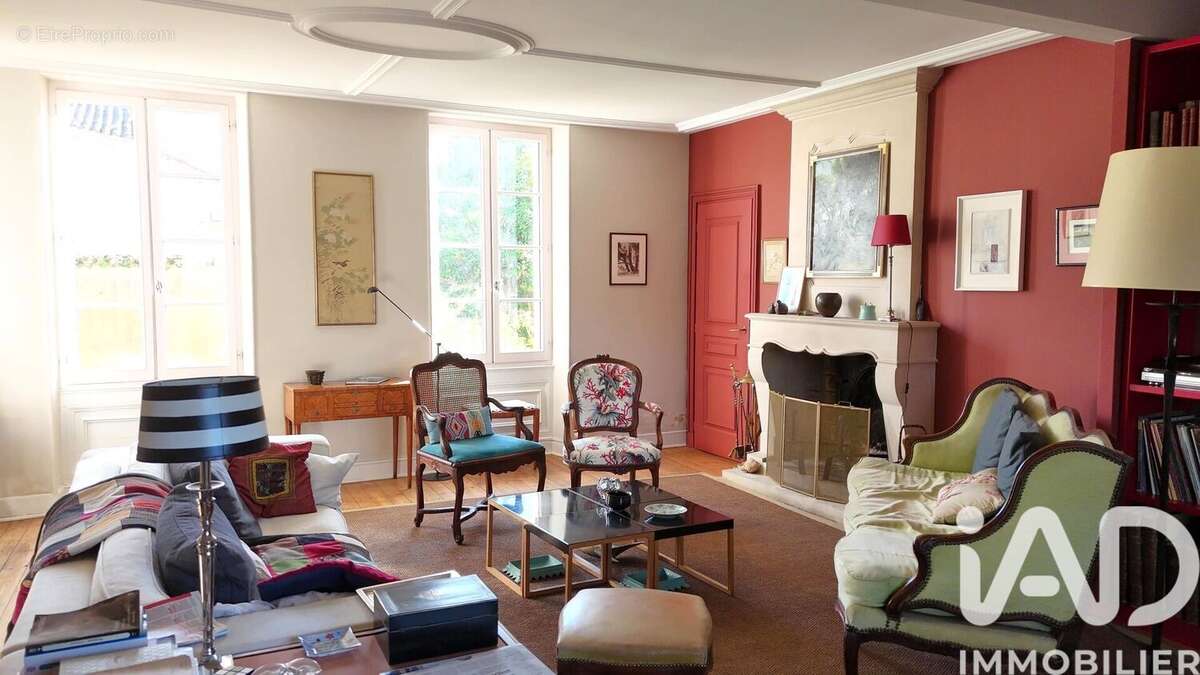 Maison 335 m² à Bourg-Charente  - photo 8