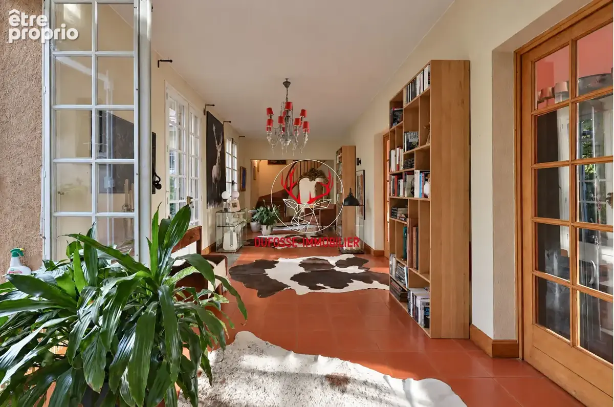SAINT CYR AU MONT D'OR : Demeure familiale 300m2 avec Vue et terrain de 3200m2 - photo 15
