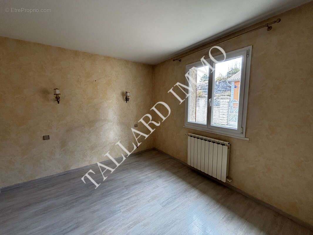 Tallard centre, villa de plain pied sur sous sol complet, terrain 933 m2 - photo 13