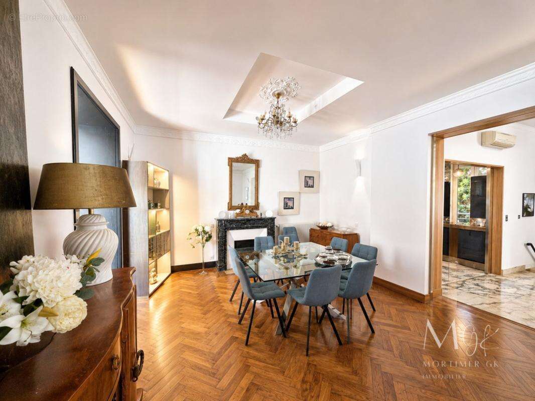Maison 280 m² à Le Cannet  - photo 11