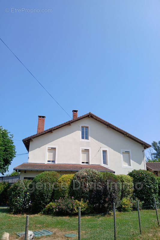 Maison à SAINT-LAURENT-SUR-GORRE