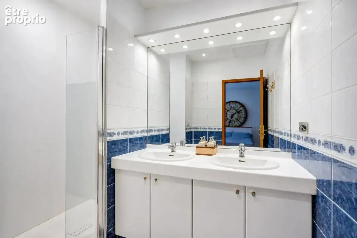 Maison de 5/6 pièces de 85 m² à Villeurbanne avec Garage et Cour - photo 11