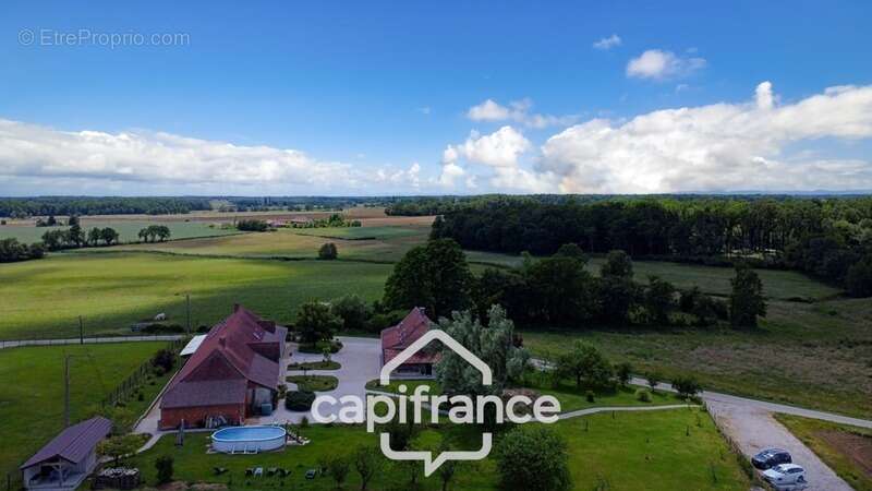 Propriété avec gîtes et chambres d’hôtes dans dépendances séparées et Maison bressane rénovée de 140 m² – Terrain 4374 m² –LOUHA - photo 28