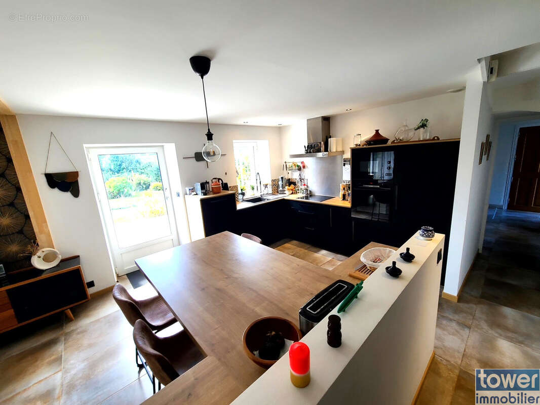 Maison à PLOUGOULM