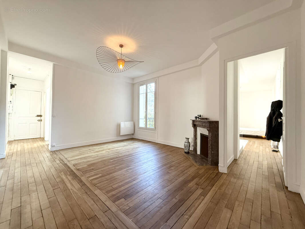 Appartement à COURBEVOIE