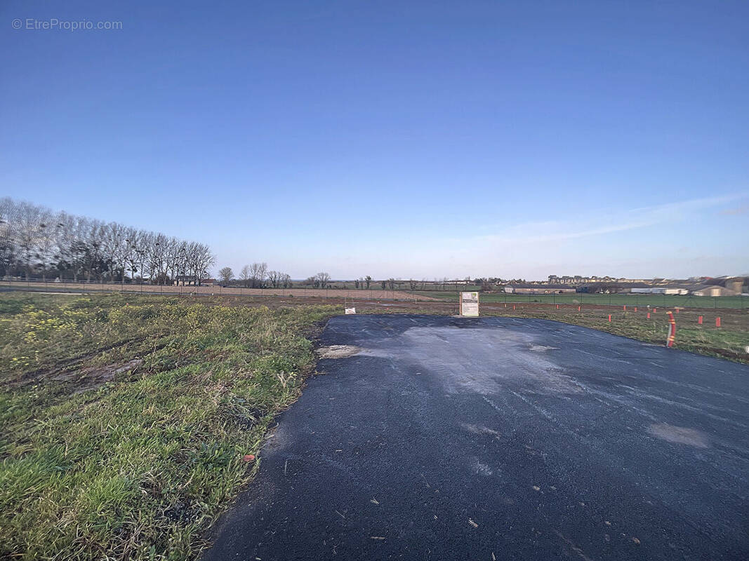 Terrain à GRAYE-SUR-MER