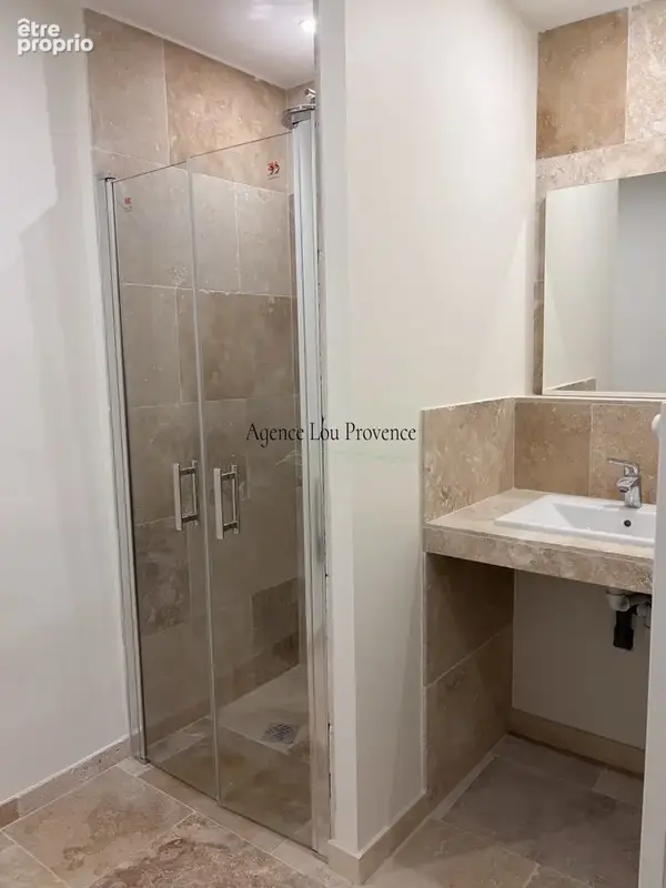 Appartement 3 pièces 54 m² à vendre à Eyguieres (13430) - photo 4