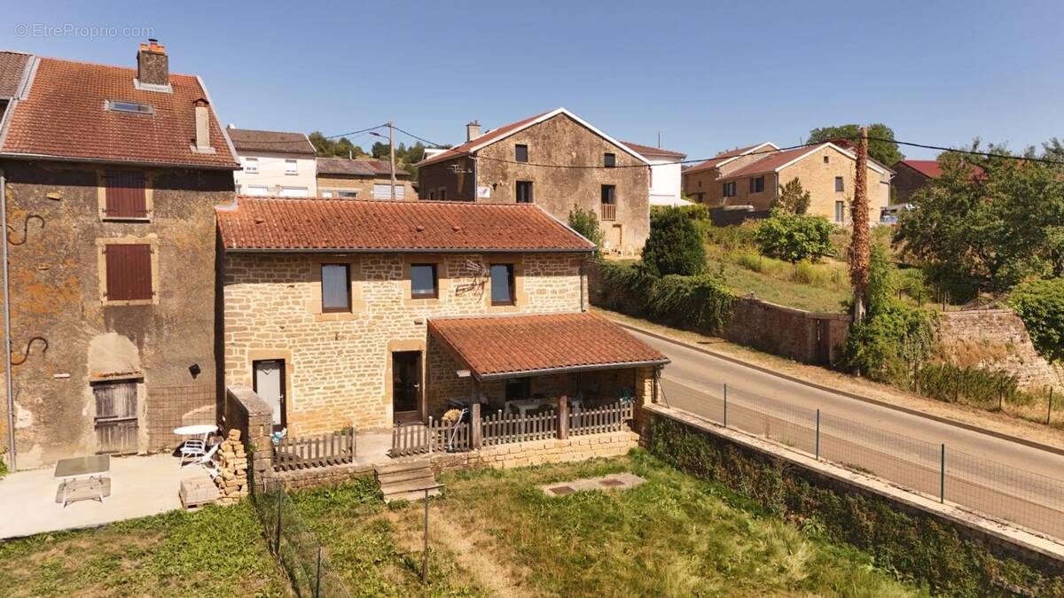 Maison à VILLECLOYE