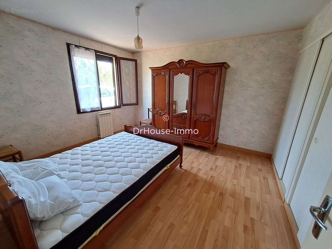 Maison 103 m² à Saint-Denis-Du-Payre  - photo 9