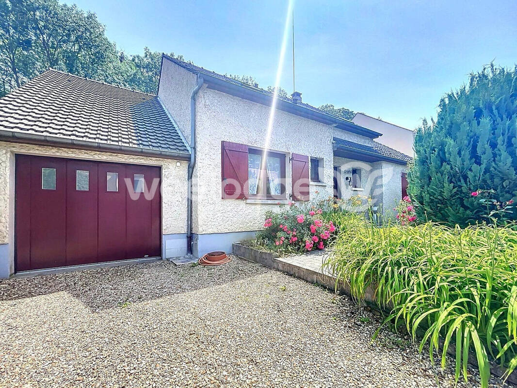 Maison à JOUY-LE-MOUTIER