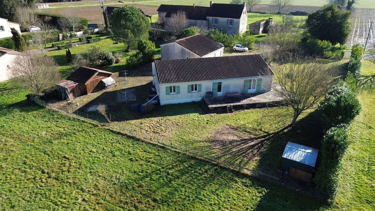 DJI0339 - Maison à BEYNAC-ET-CAZENAC
