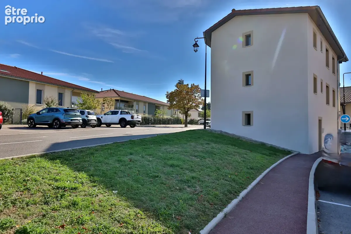 Appartement T3 - 75.10 m2 - Saint-Georges-d'Espéranche - Balcon - Garage - photo 3