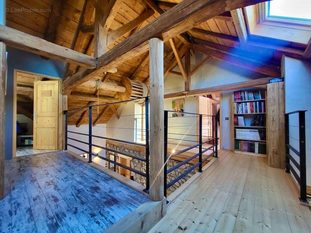 Dpt haute savoie (74), à vendre thollon-les-memises maison-gîte coeur de station - photo 11