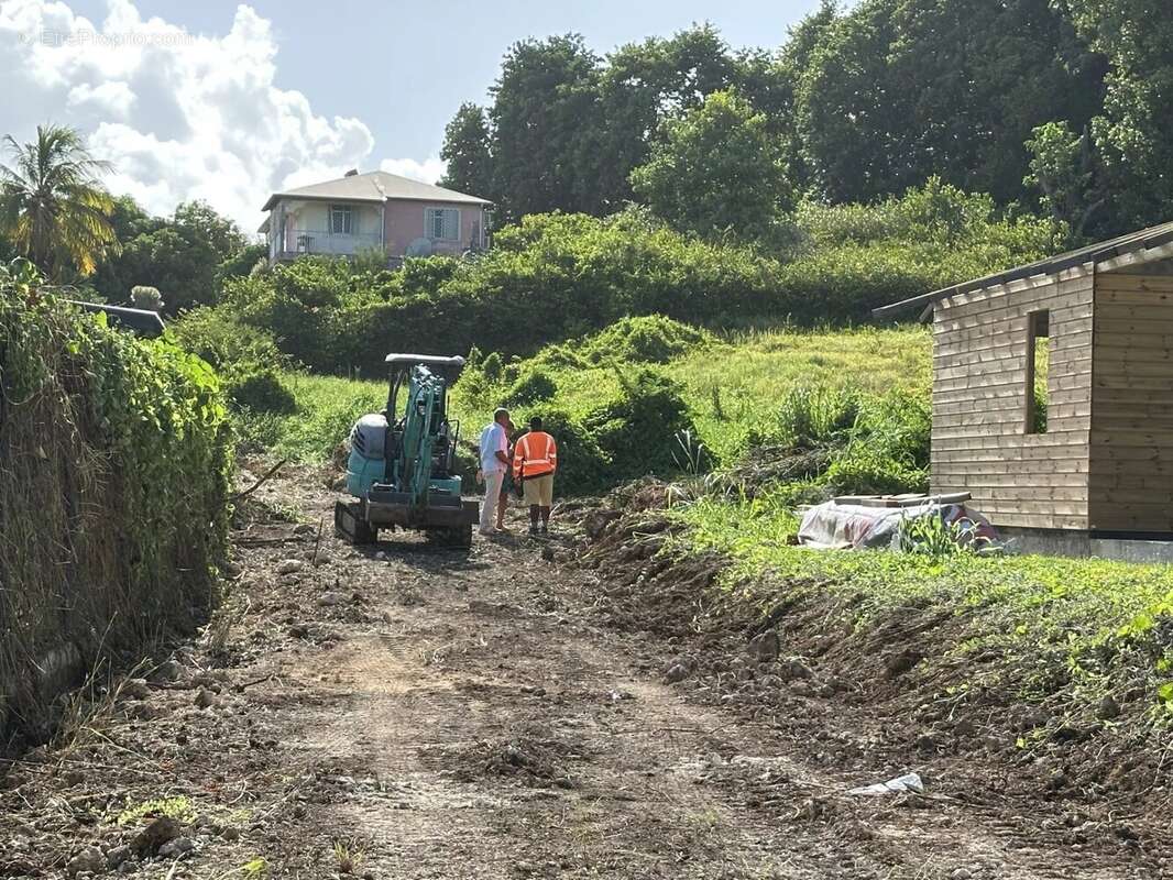 Terrain à PETIT-BOURG