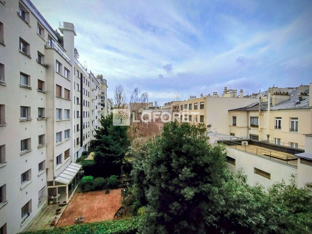 Appartement à NEUILLY-SUR-SEINE