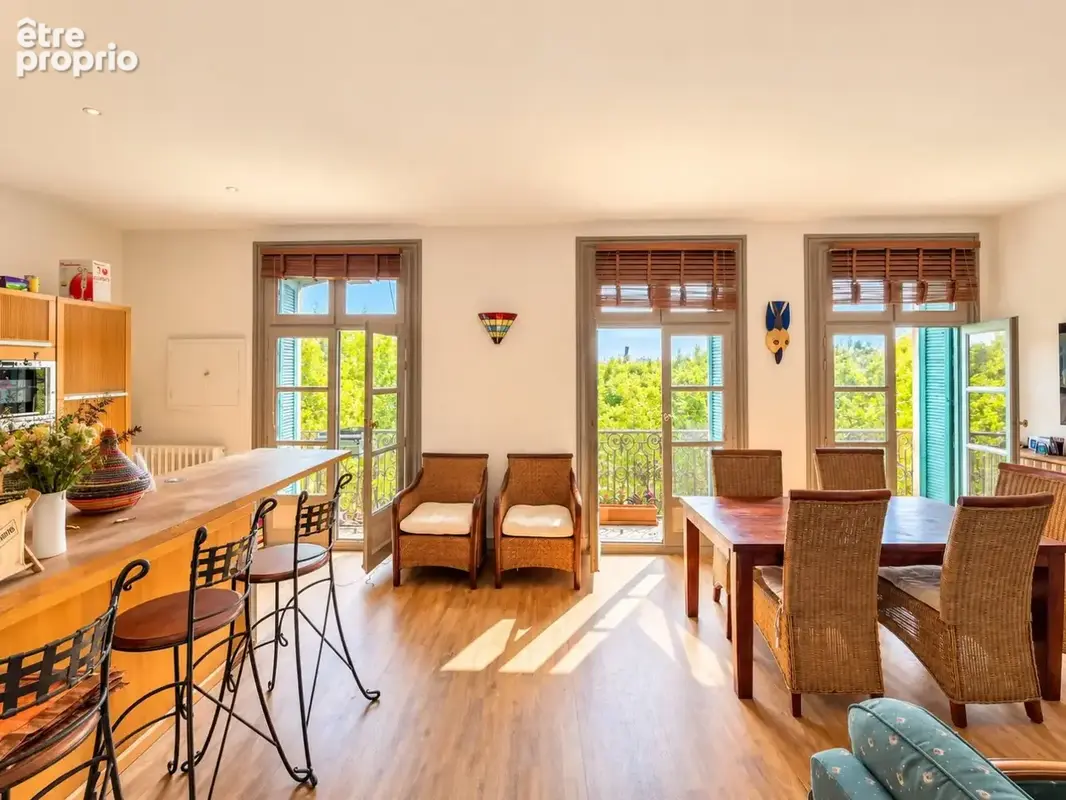 Dans une petite copropriété très bien entretenue, découvrez cet appartement haussmannien T3 traversant - photo 3