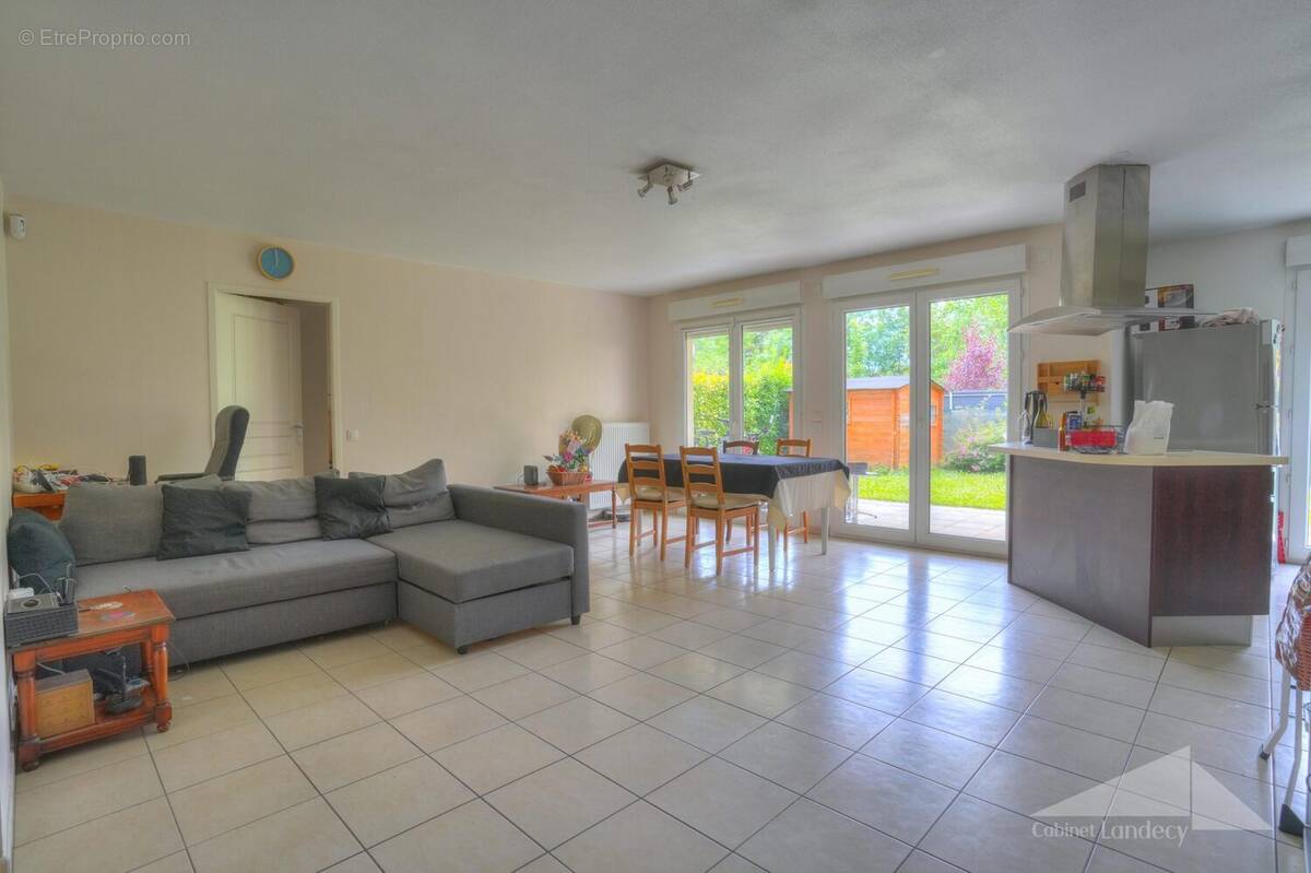 Appartement à SERGY