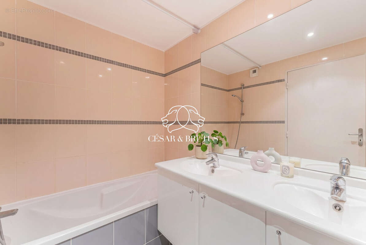 Appartement à SAINT-GENIS-LAVAL