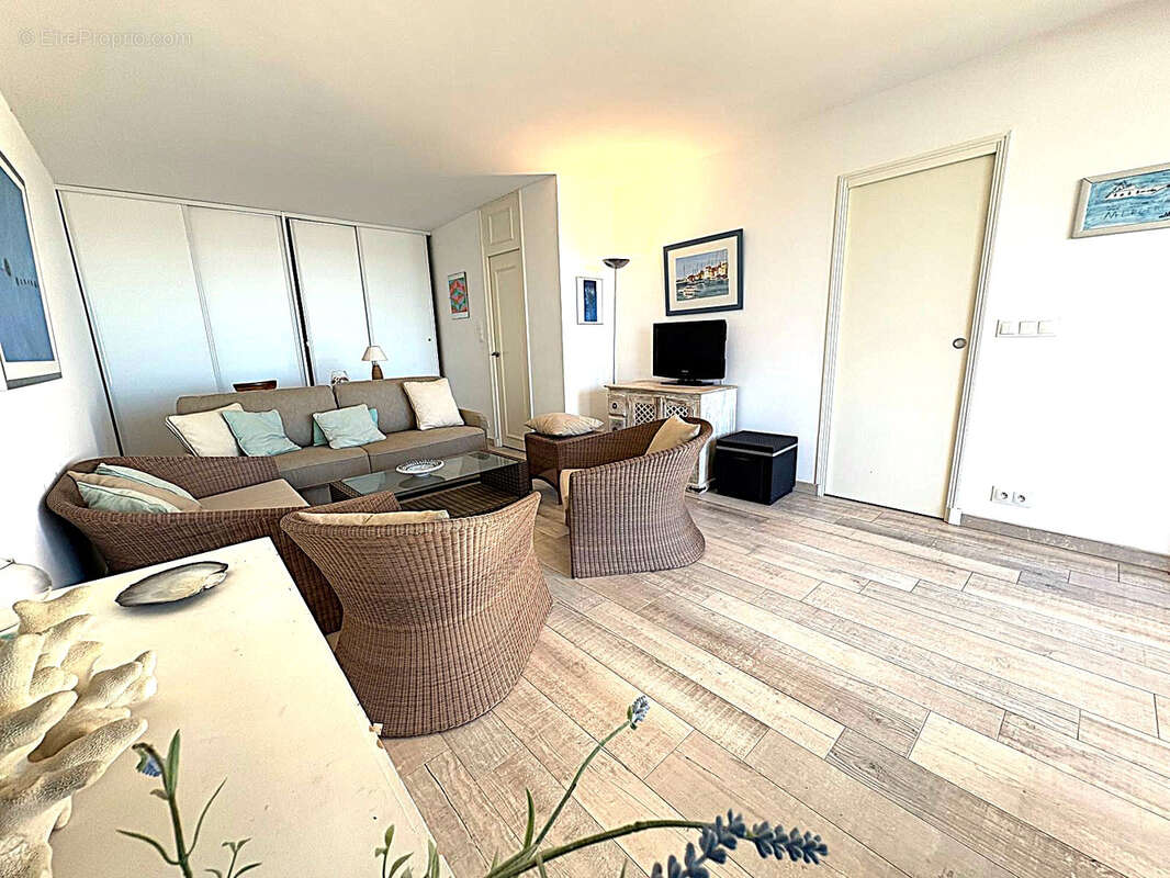 Appartement à COGOLIN