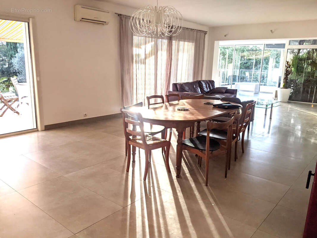 Belle Maison D'architecte de Caractère, 220m2 à vendre à Castelnau le lez sur 2200 m2 de terrain. - photo 12
