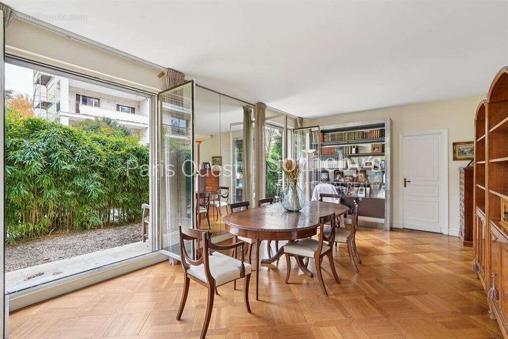 Appartement à NEUILLY-SUR-SEINE